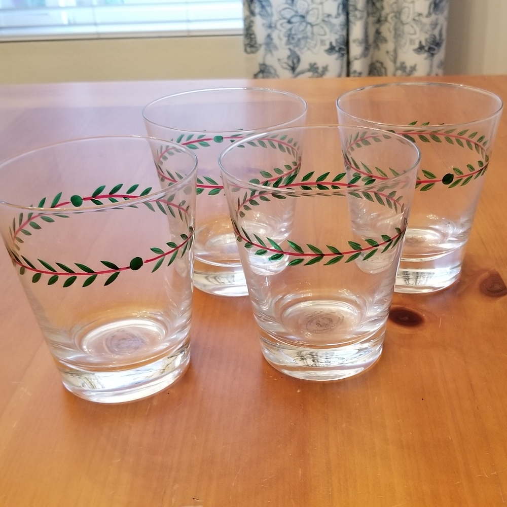 Pfaltzgraff Merriweather Christmas set of 4 glass